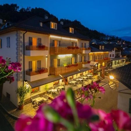 Hotel Italia Castello-Molina di Fiemme ภายนอก รูปภาพ