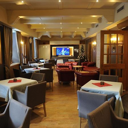 Hotel Italia Castello-Molina di Fiemme ภายนอก รูปภาพ