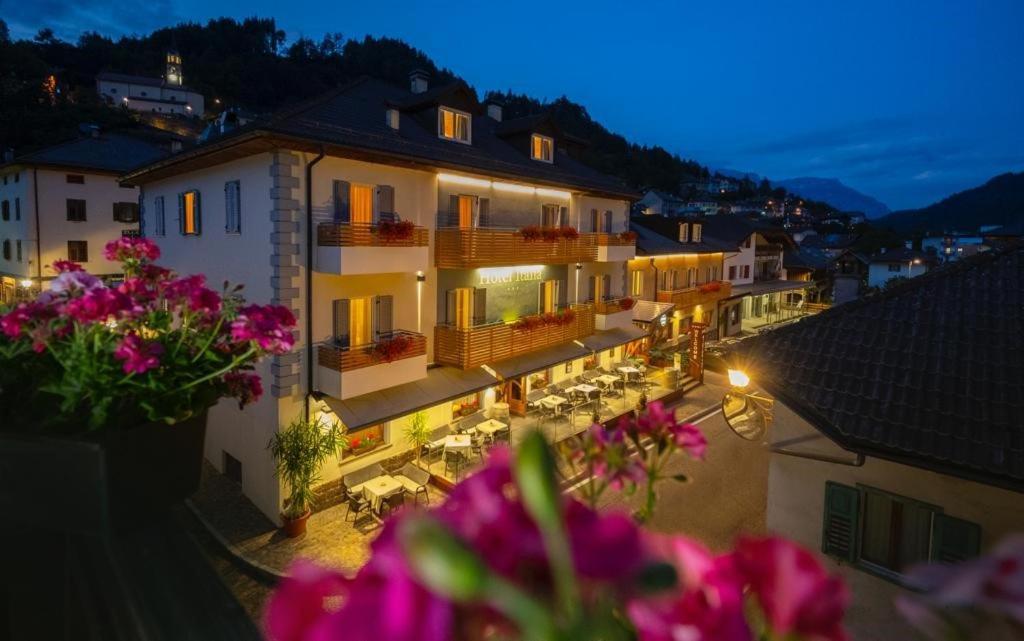 Hotel Italia Castello-Molina di Fiemme ภายนอก รูปภาพ