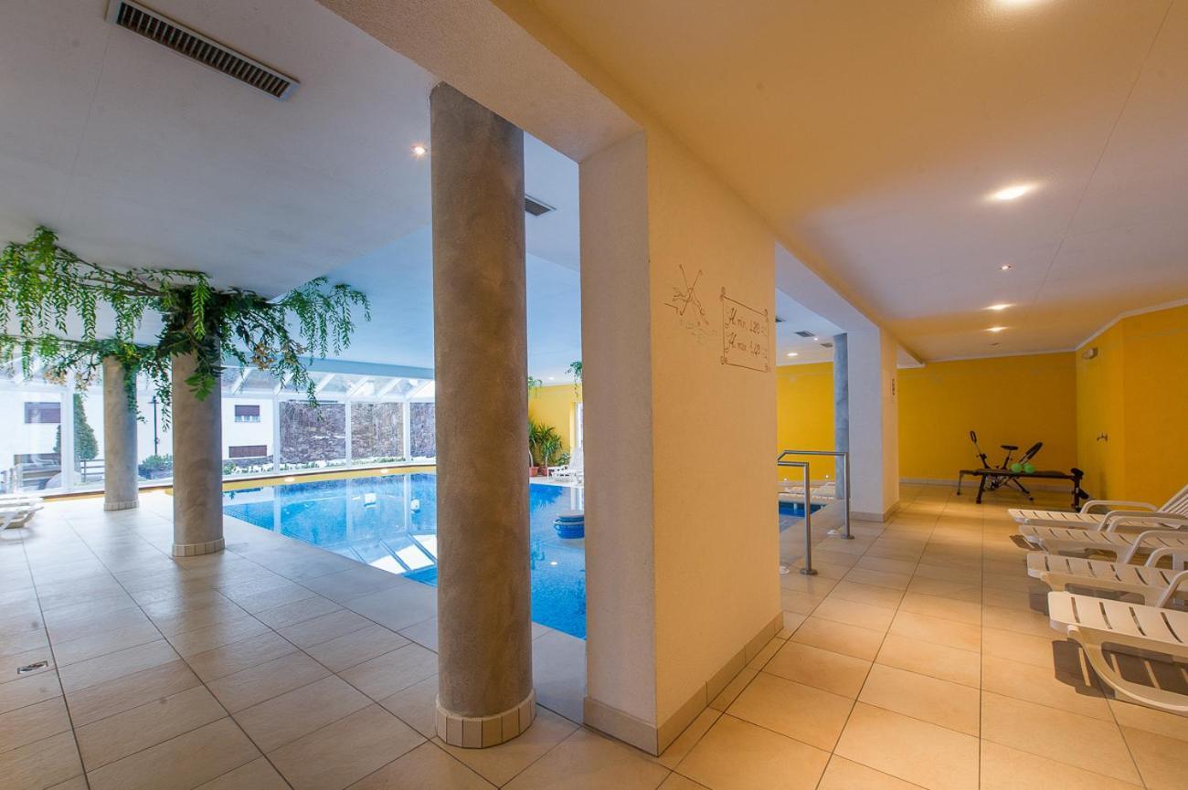 Hotel Italia Castello-Molina di Fiemme ภายนอก รูปภาพ