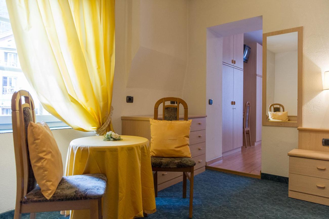 Hotel Italia Castello-Molina di Fiemme ภายนอก รูปภาพ