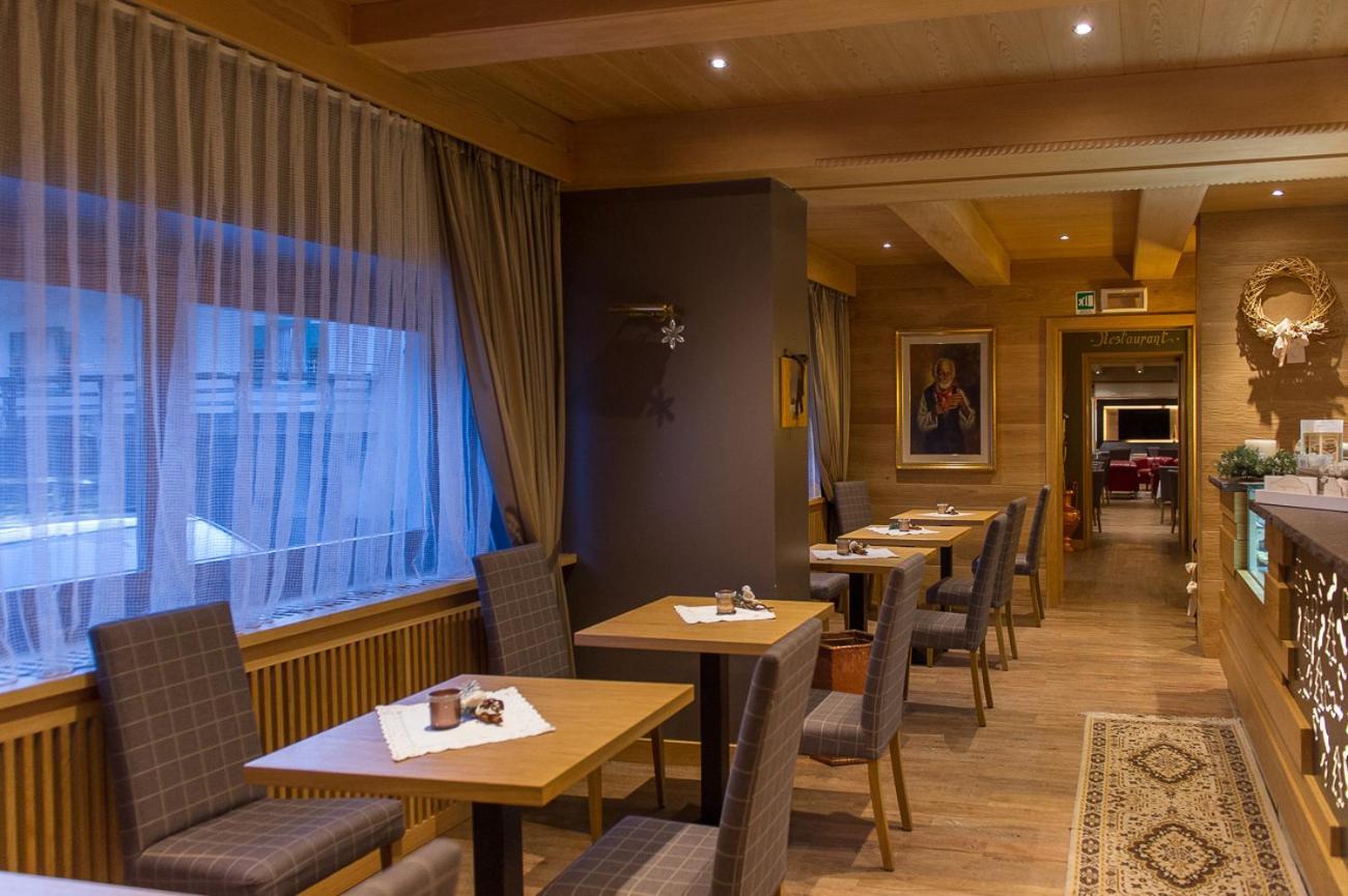 Hotel Italia Castello-Molina di Fiemme ภายนอก รูปภาพ