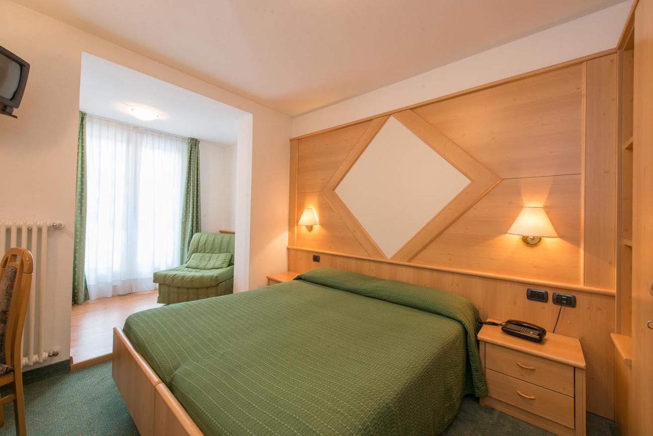 Hotel Italia Castello-Molina di Fiemme ภายนอก รูปภาพ