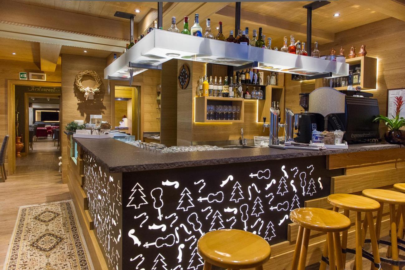 Hotel Italia Castello-Molina di Fiemme ภายนอก รูปภาพ